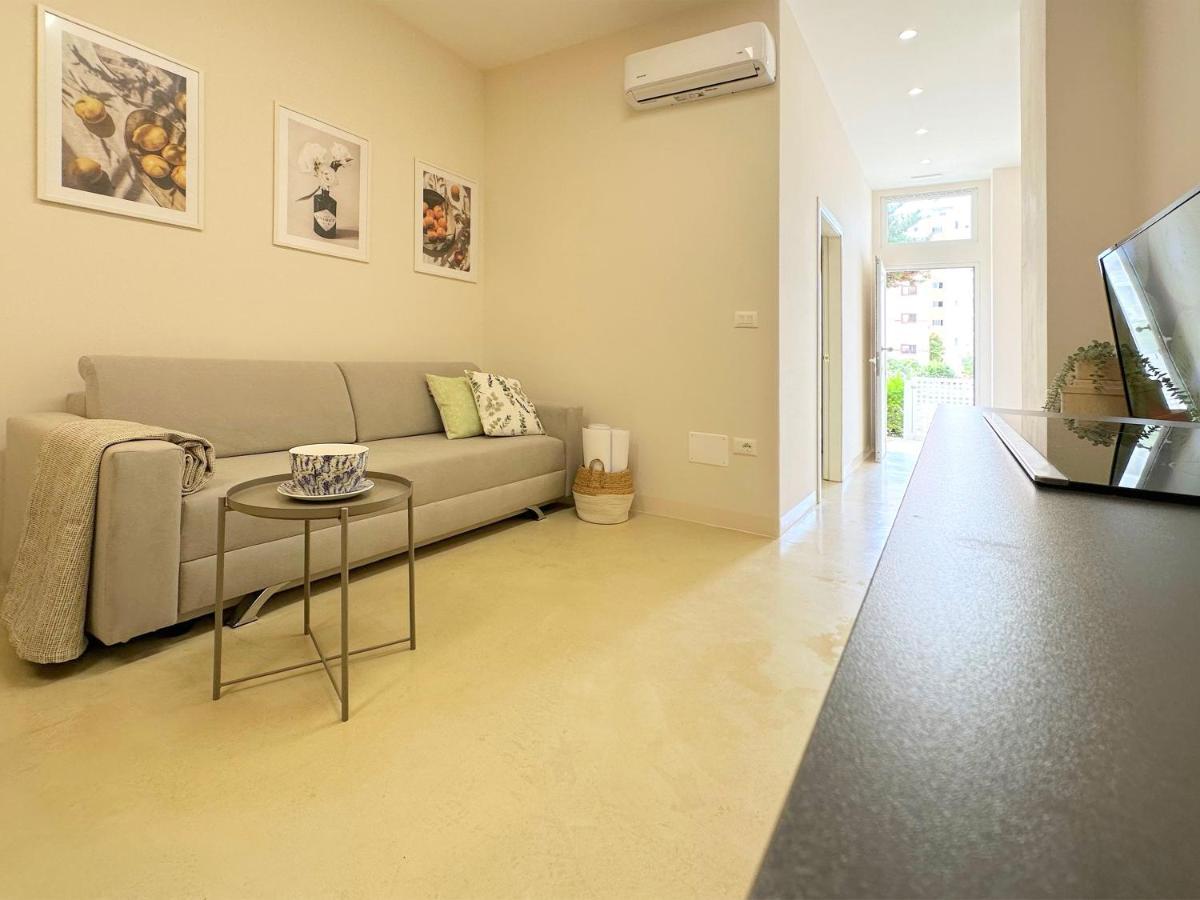13 Eur For Monthly Stay - Home By The Sea - Hbs Голем Екстериор снимка