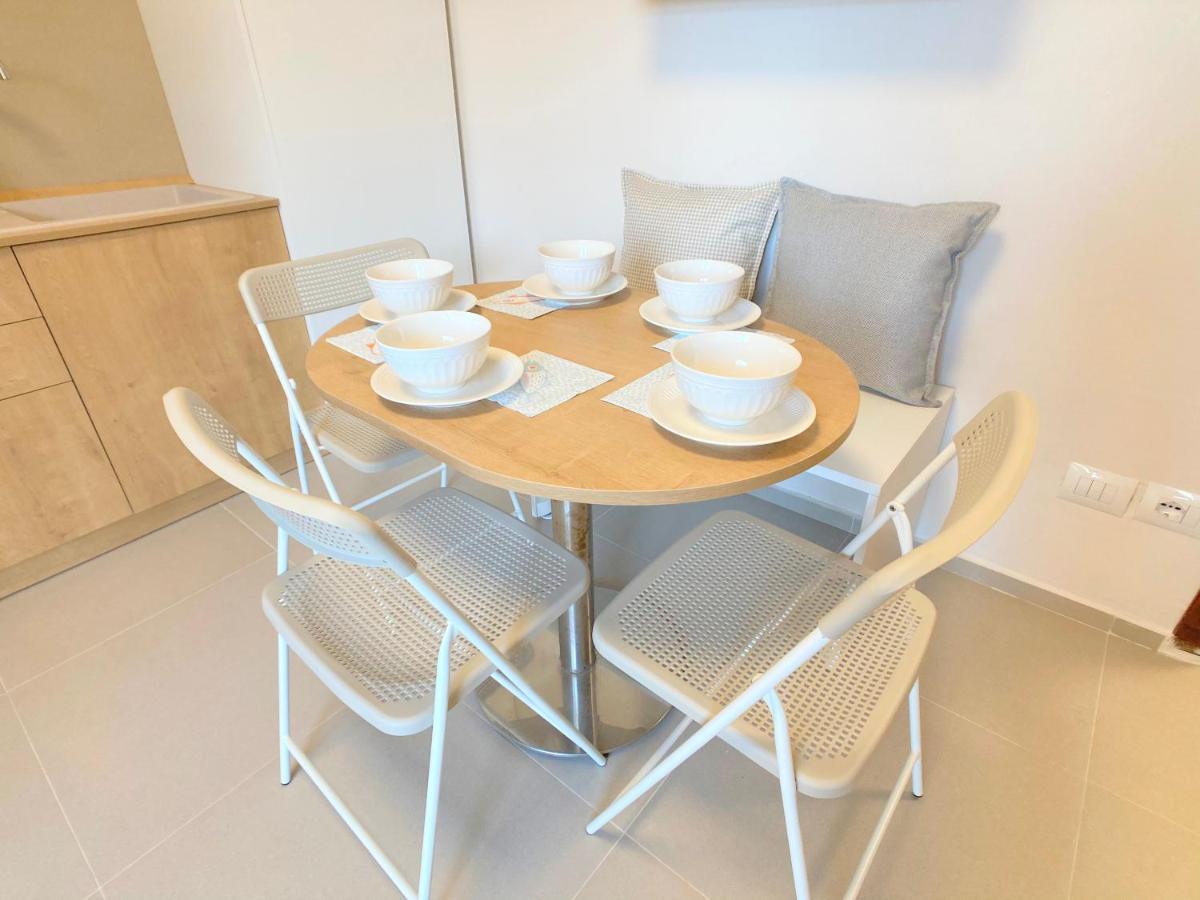13 Eur For Monthly Stay - Home By The Sea - Hbs Голем Екстериор снимка
